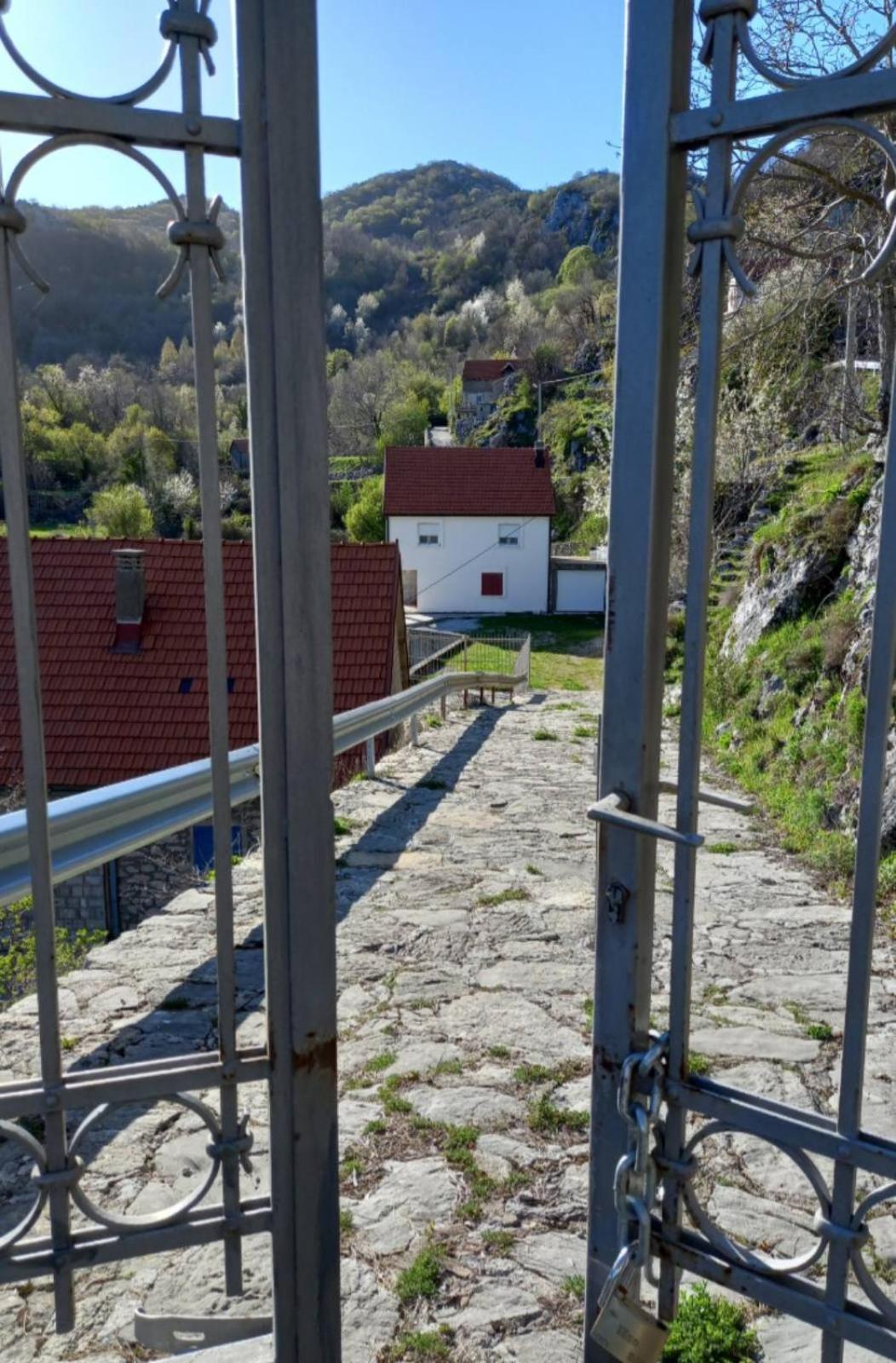Konak Ugnji-Village Cetinje Exterior photo